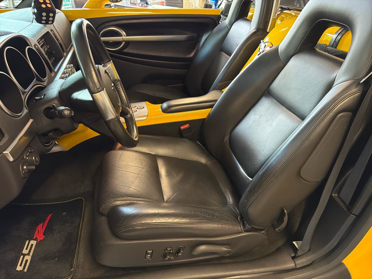 Used 2005 Chevrolet SSR w/ Preferred Equipment Group RWD image 19