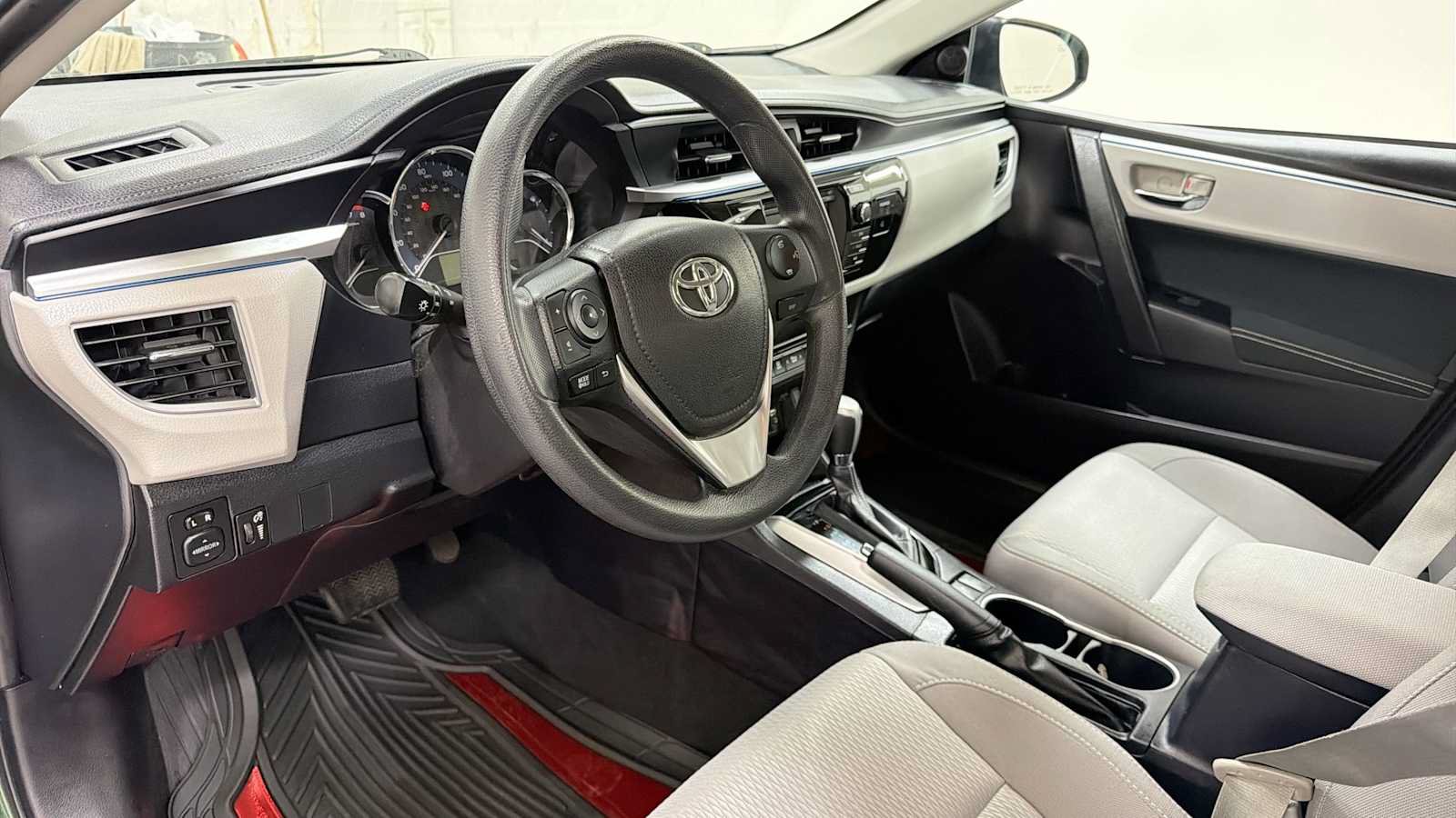 Used 2014 Toyota Corolla LE FWD image 12