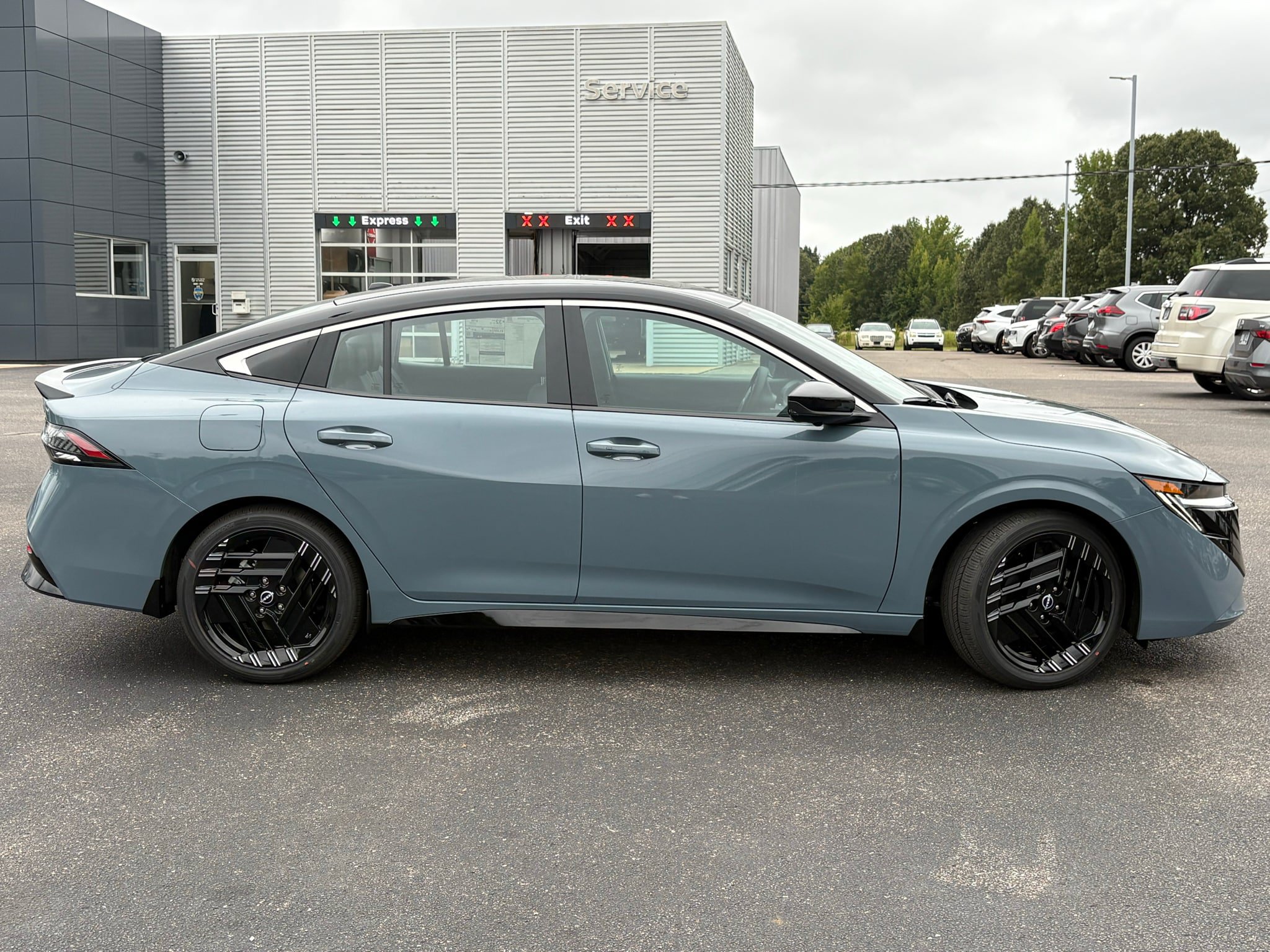 New 2027 Nissan Sentra SR w/ SR Premium Package FWD image 6