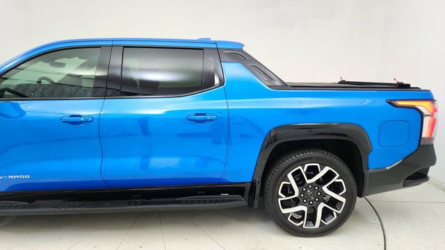 Used 2025 Chevrolet Silverado EV RST image 11