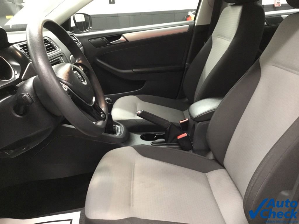 Used 2017 Volkswagen Jetta S w/ Jetta S Cold Weather Package image 24