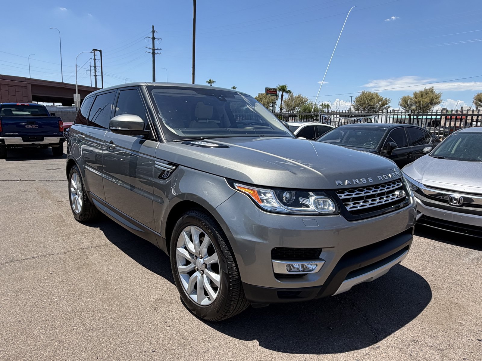 Used 2017 Land Rover Range Rover Sport HSE AWD/4WD image 3
