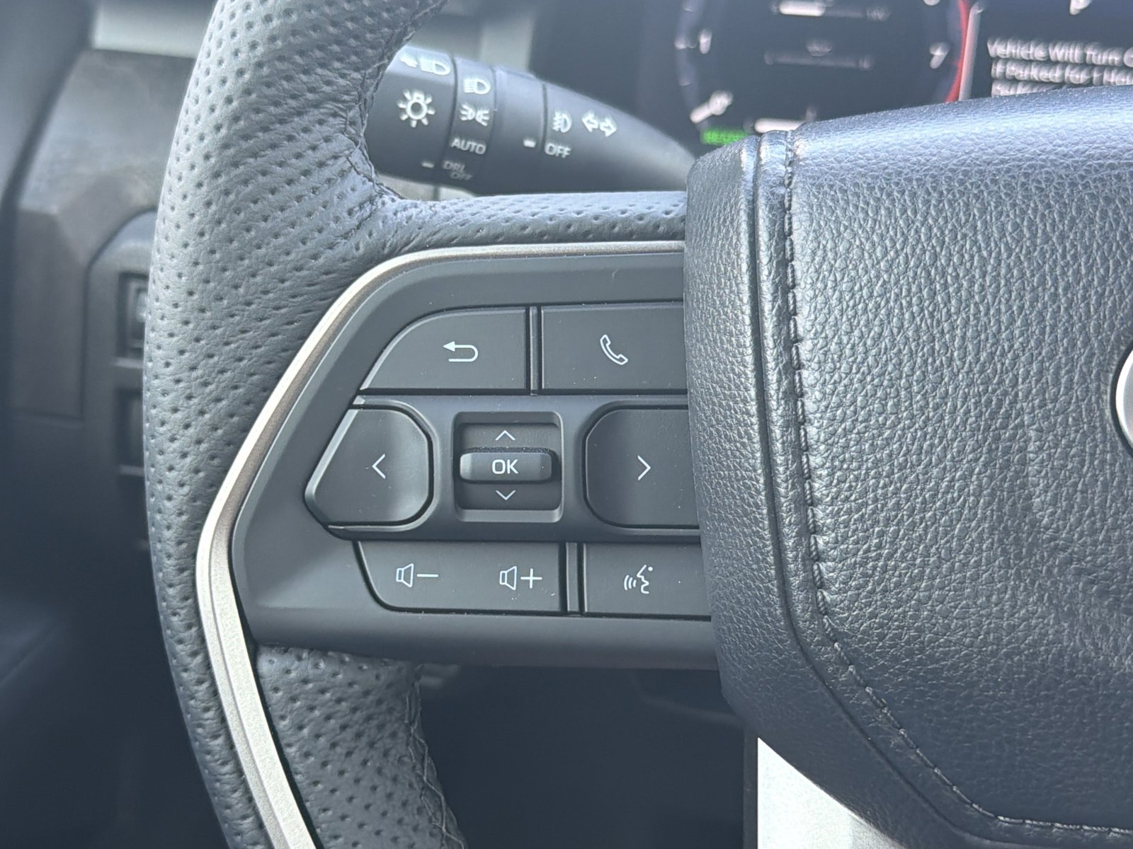 Used 2025 Toyota Tacoma Limited AWD/4WD image 19