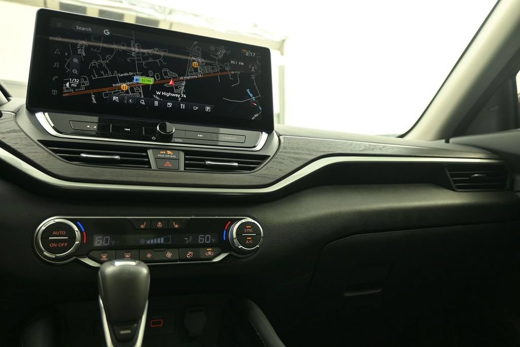 Certified 2024 Nissan Altima 2.5 SL FWD image 18