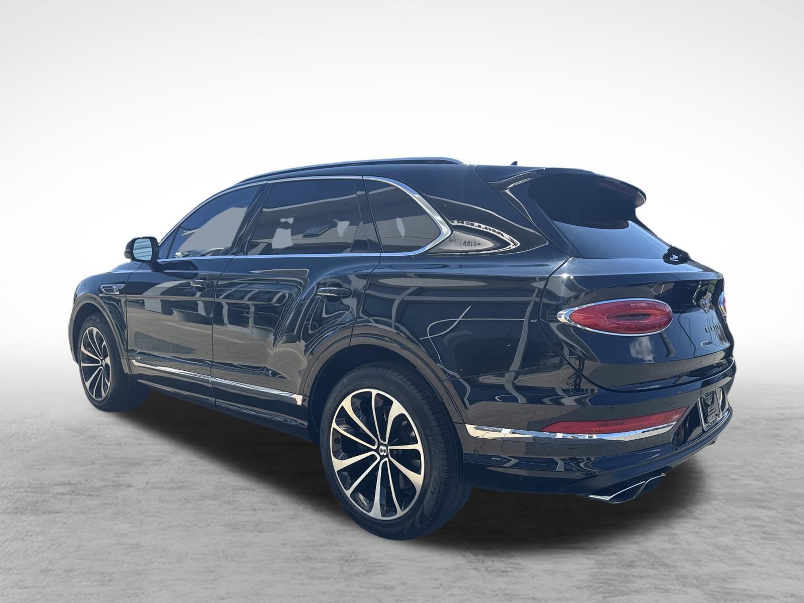 Used 2021 Bentley Bentayga image 2