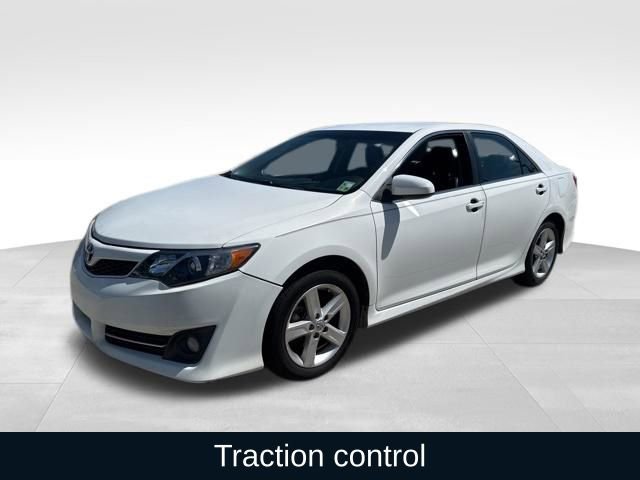 Used 2014 Toyota Camry SE image 3