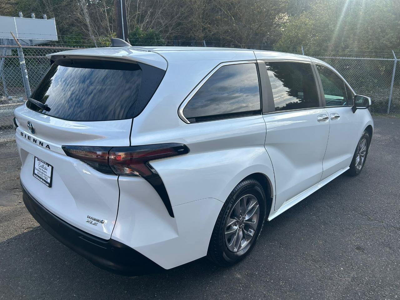 Used 2023 Toyota Sienna XLE AWD/4WD image 5