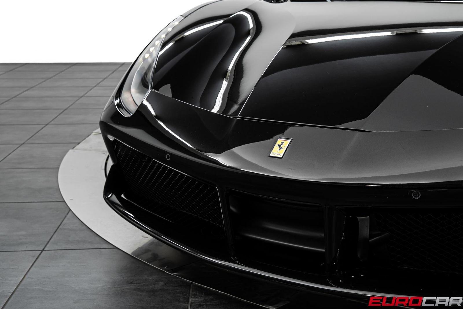 Used 2019 Ferrari 488 GTB RWD image 12