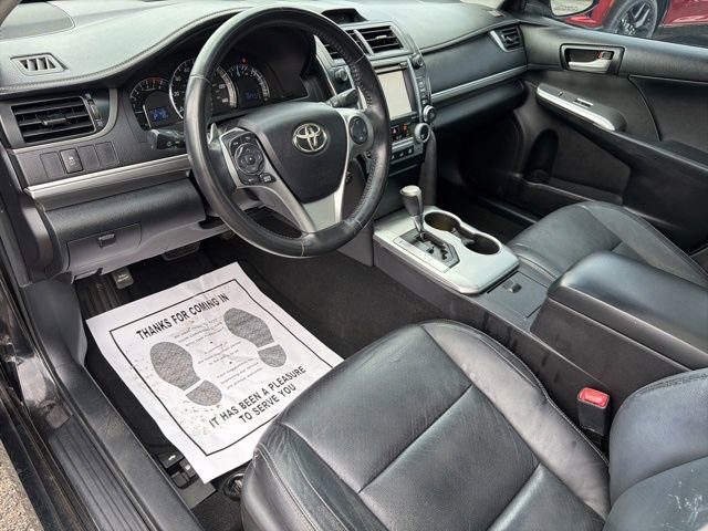 Used 2014 Toyota Camry SE w/ Moonroof Package FWD image 18