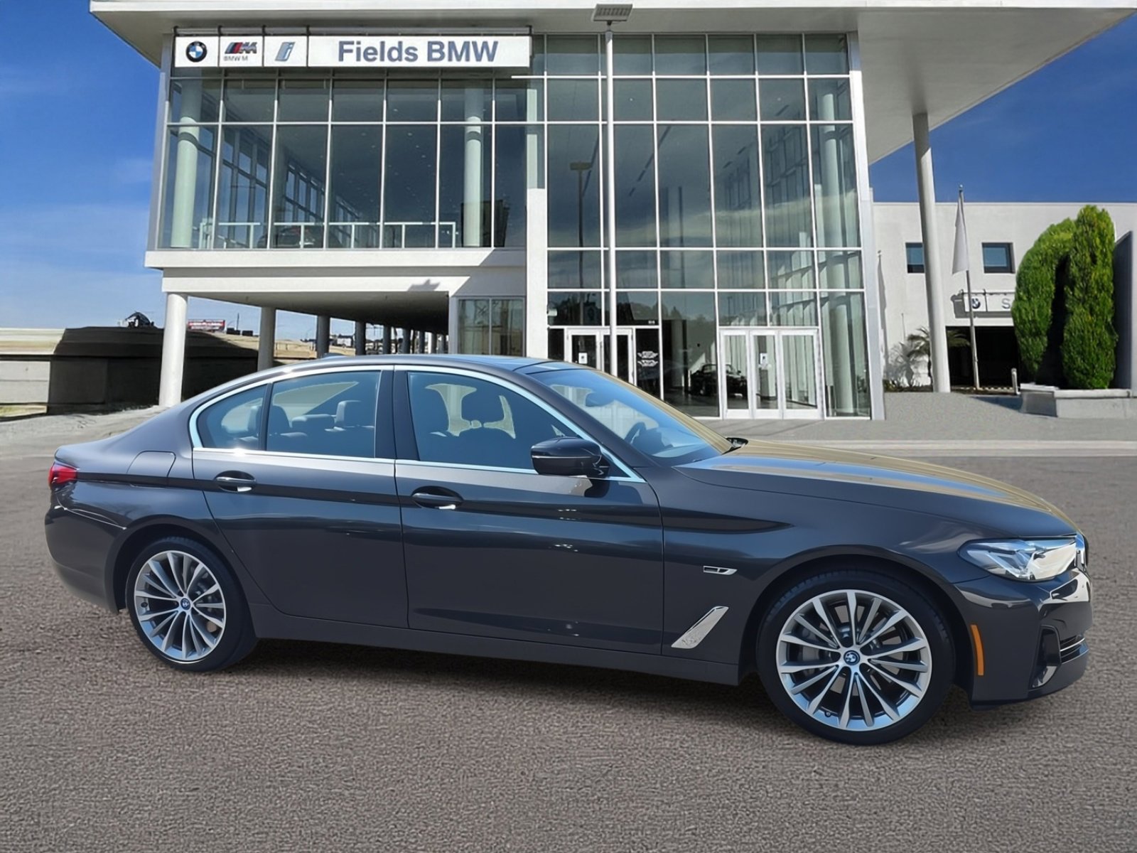 Certified 2023 BMW 530e w/ Premium Package image 1