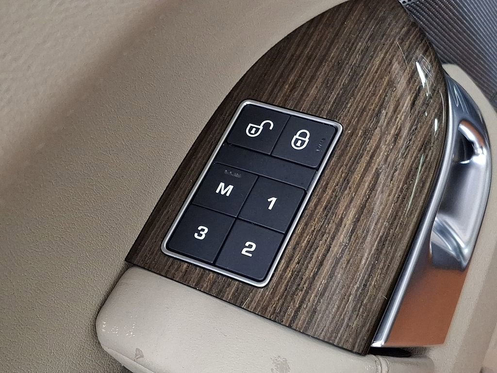 Used 2017 Land Rover Range Rover Sport HSE image 26