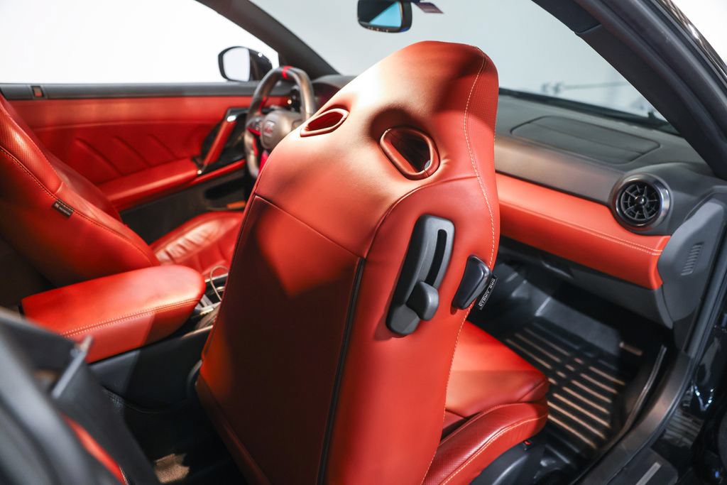 Used 2017 Nissan GT-R Premium AWD/4WD image 38