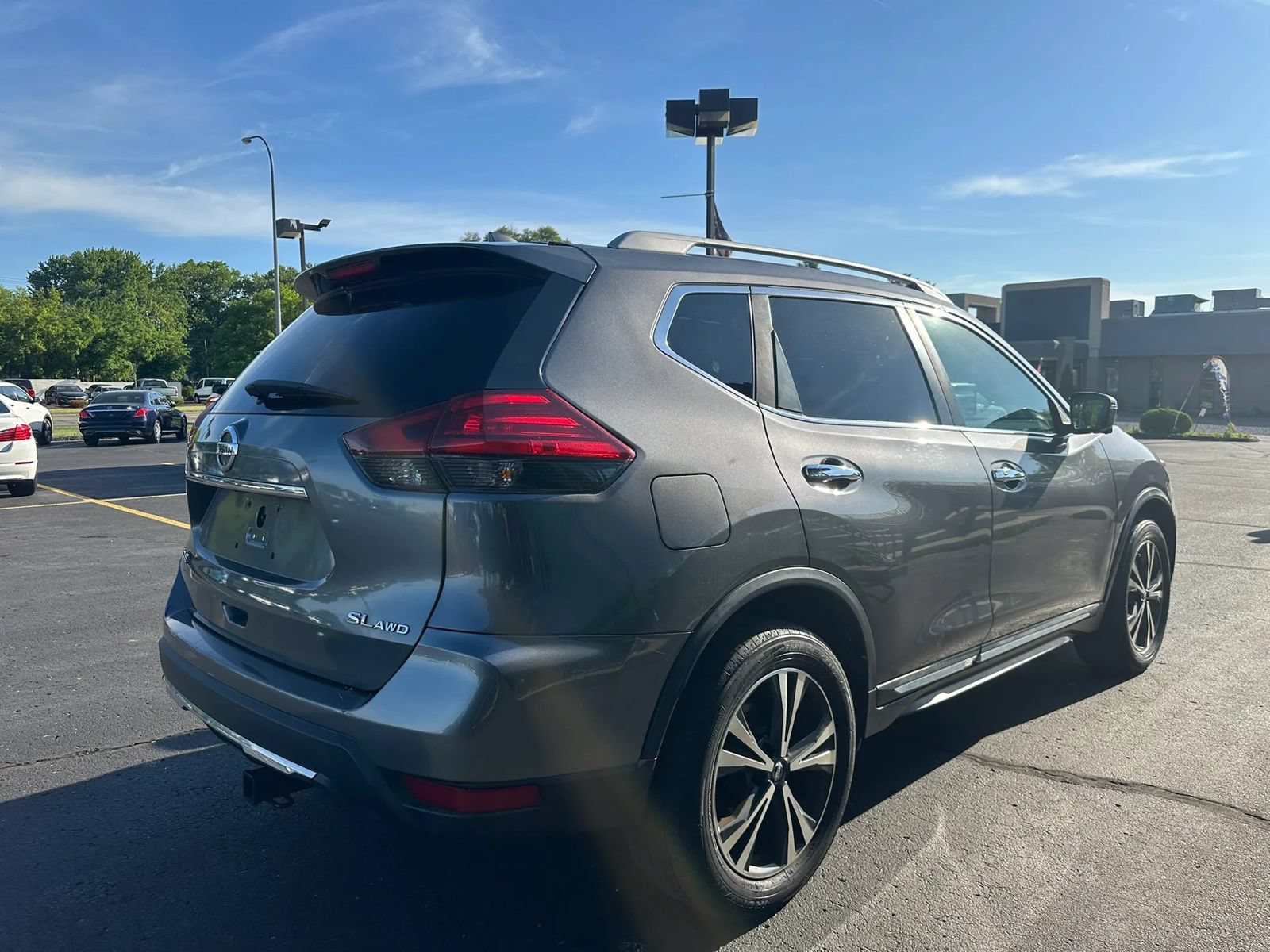 Used 2017 Nissan Rogue SL w/ SL Premium Package AWD/4WD image 3