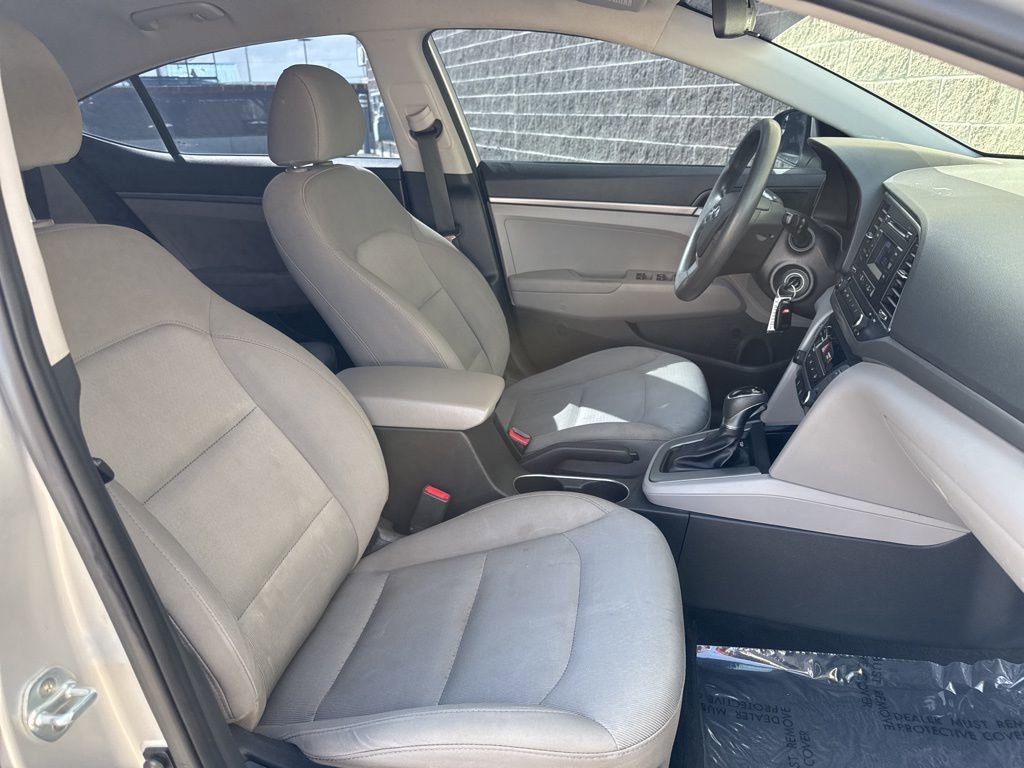 Used 2017 Hyundai Elantra SE image 25