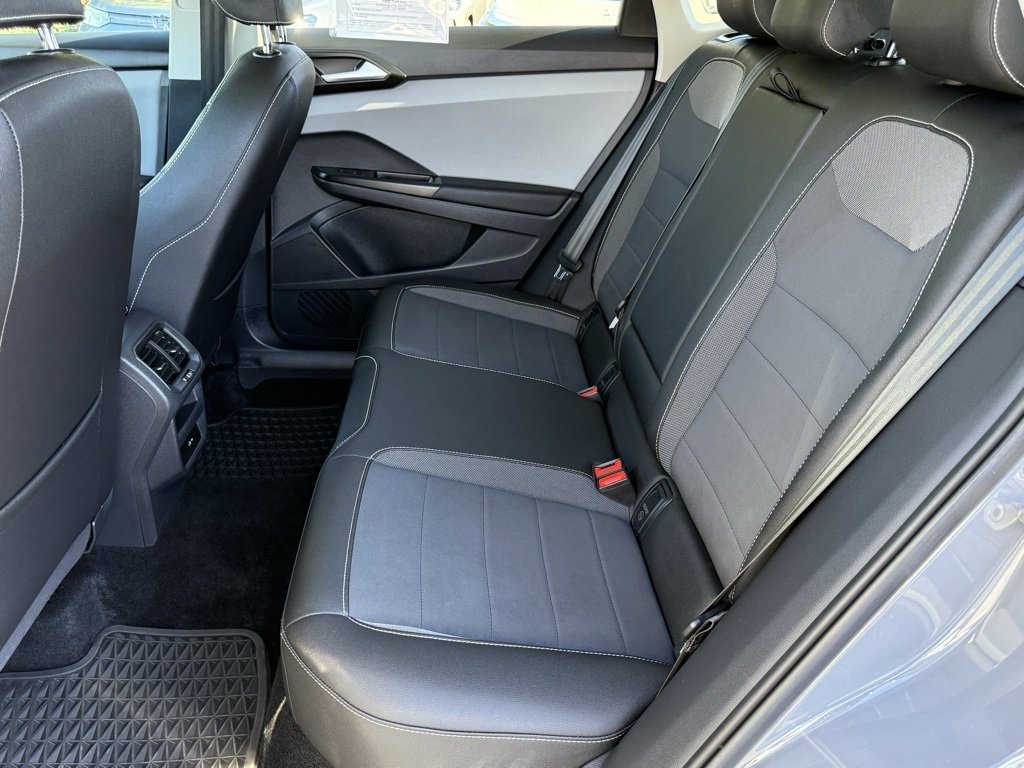 Used 2023 Volkswagen Taos SE w/ Panoramic Sunroof Package image 21