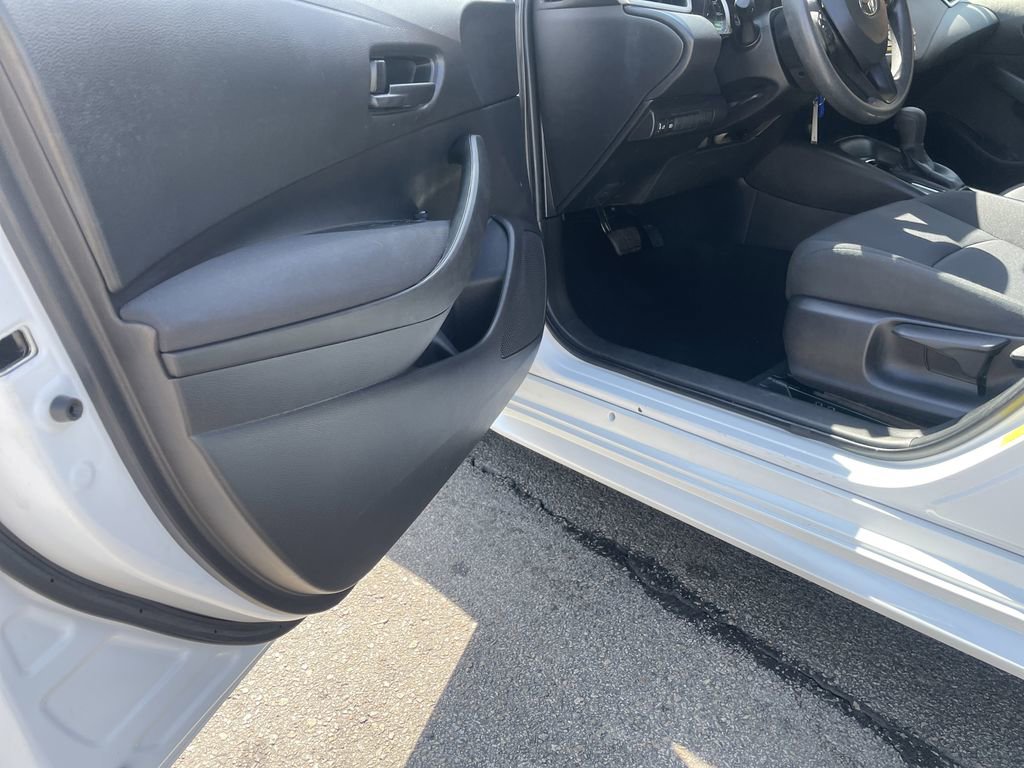 Used 2022 Toyota Corolla LE FWD image 14
