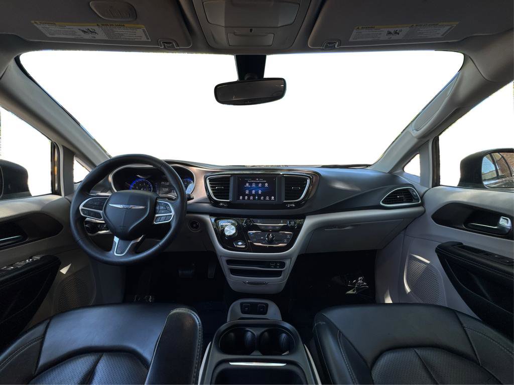 Used 2020 Chrysler Voyager Lxi FWD image 36