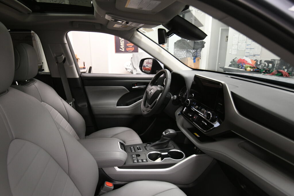 Used 2023 Toyota Highlander XLE AWD/4WD image 33