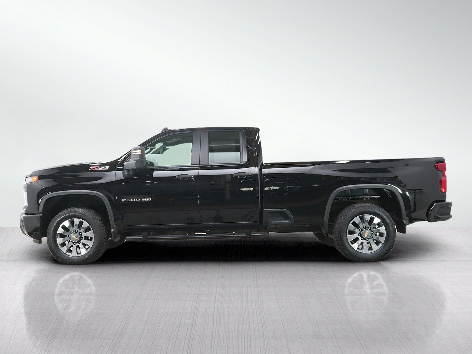 Used 2024 Chevrolet Silverado 2500 Custom w/ Custom Value Package AWD/4WD image 3