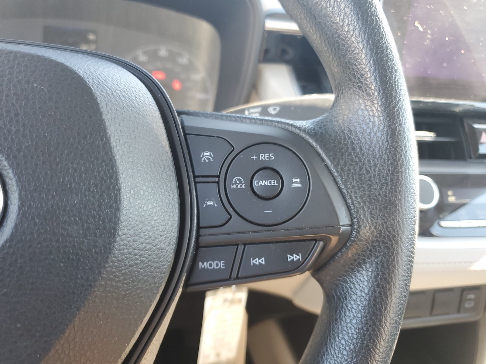 Used 2023 Toyota Corolla Cross L AWD/4WD image 23