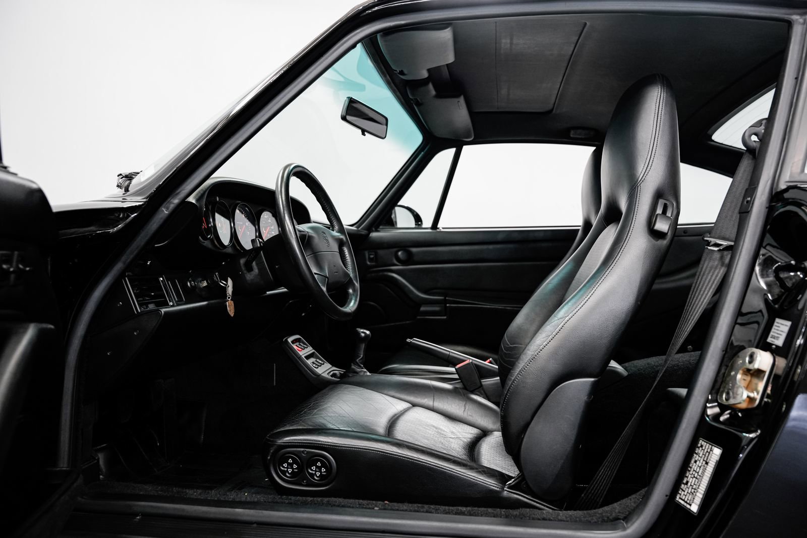 Used 1995 Porsche 911 Carrera RWD image 19