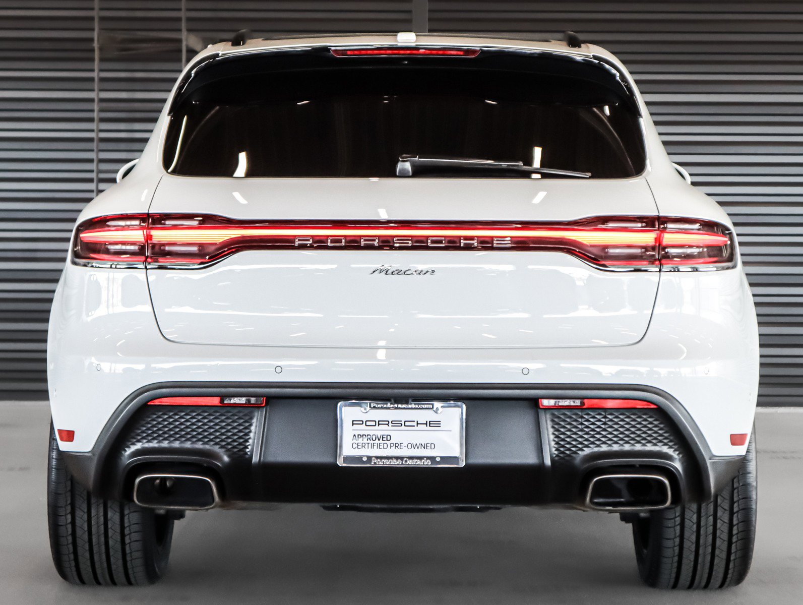 Certified 2022 Porsche Macan AWD/4WD image 9