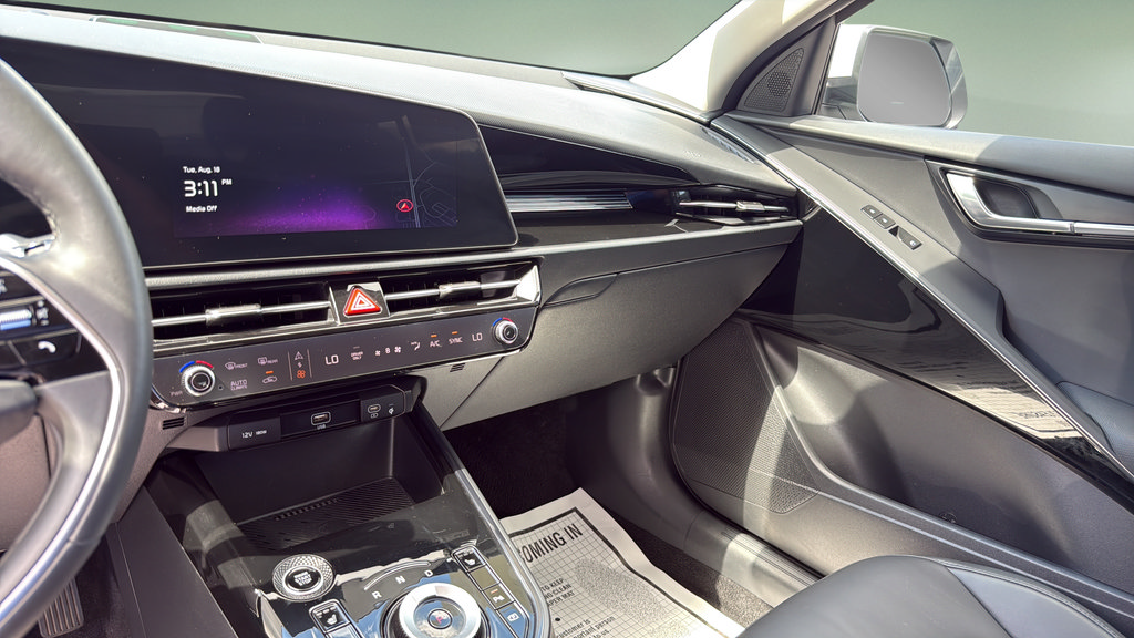Used 2024 Kia Niro EX w/ EX Cold Weather Package FWD image 23