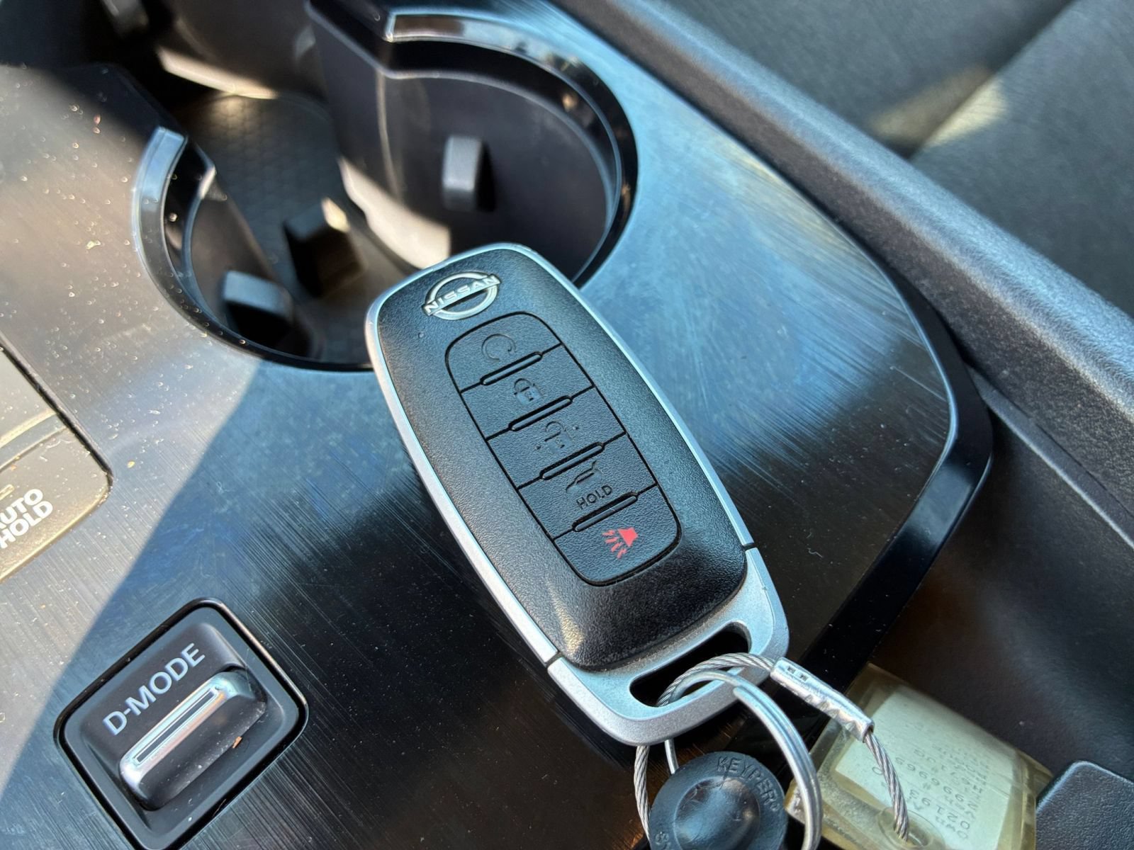 Used 2025 Nissan Rogue SV FWD image 19