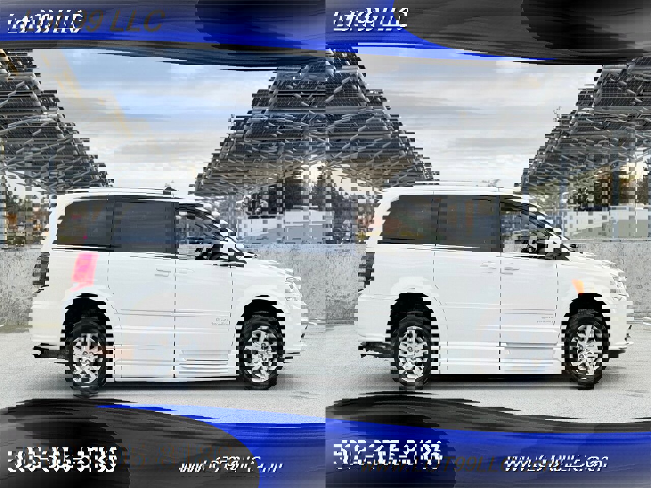 Used 2011 Dodge Grand Caravan Crew image 7