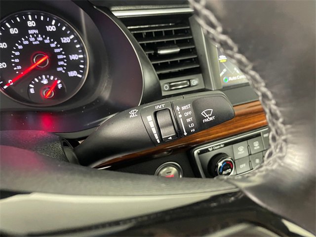 Certified 2017 Kia Cadenza Premium w/ Luxury Package image 12