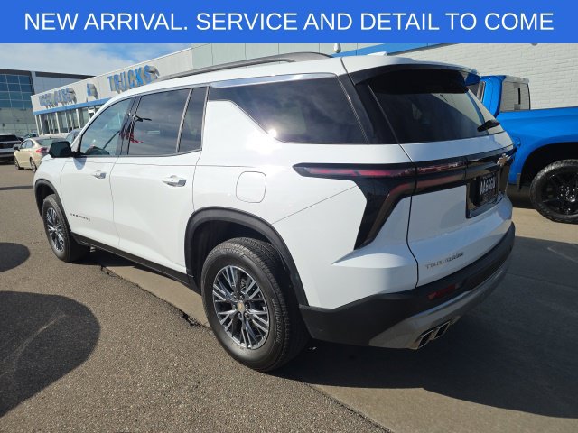Used 2024 Chevrolet Traverse LT w/ Trailering Package FWD image 17