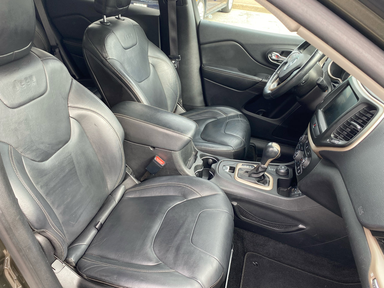 Used 2015 Jeep Cherokee Limited image 12