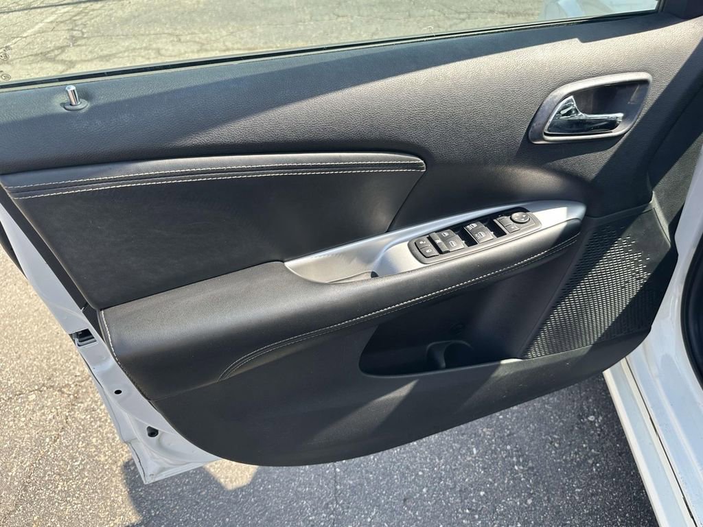 Used 2011 Dodge Journey Lux image 17