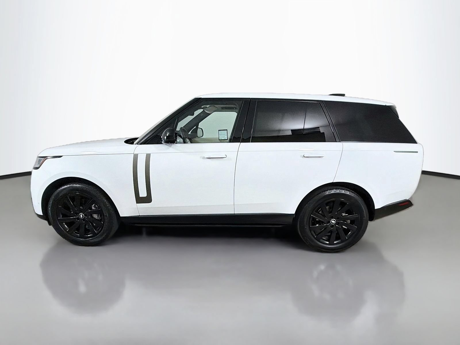 Used 2023 Land Rover Range Rover SE AWD/4WD image 2