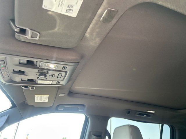 Used 2023 Chevrolet Suburban Z71 w/ Luxury Package image 17