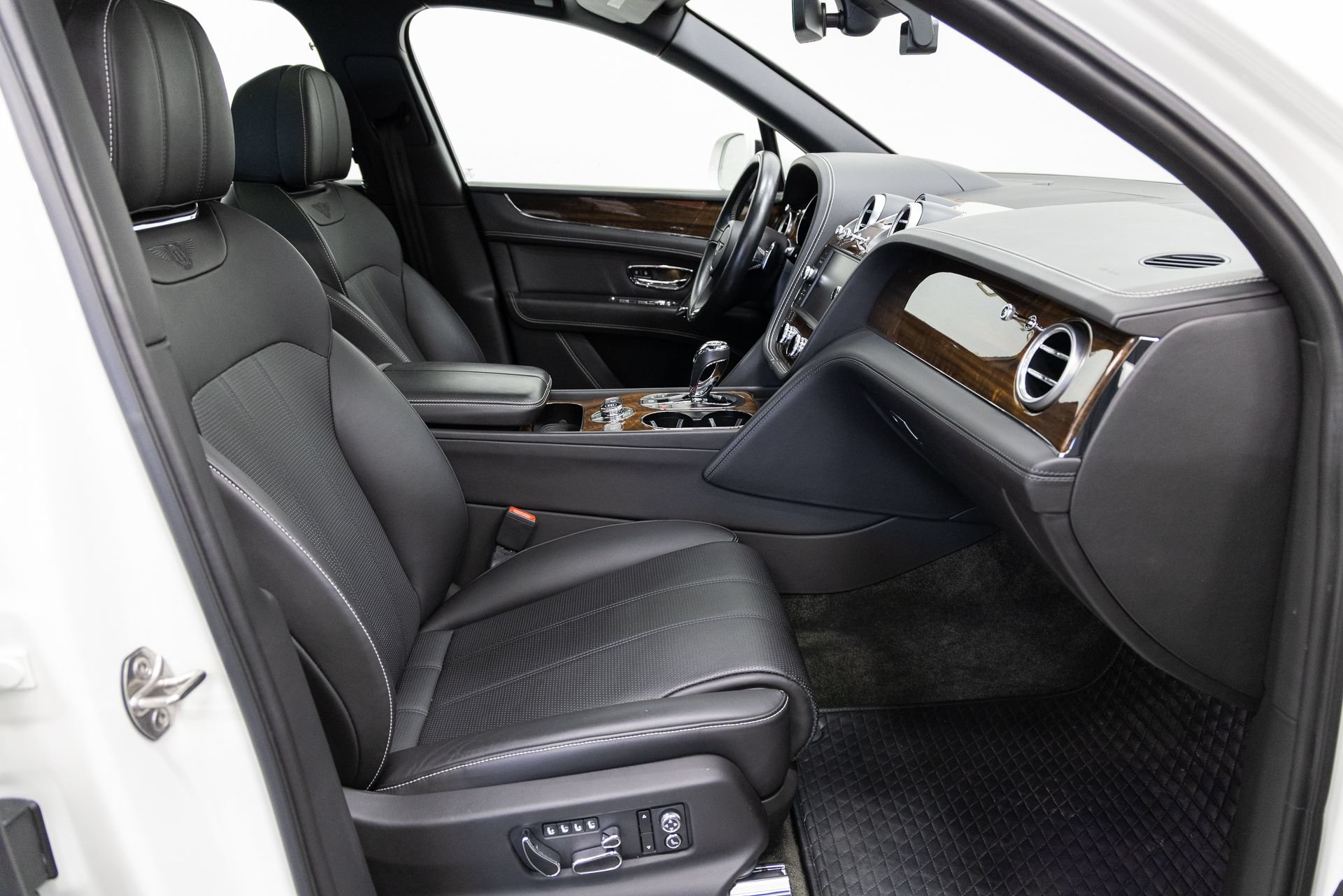 Used 2018 Bentley Bentayga AWD/4WD image 14