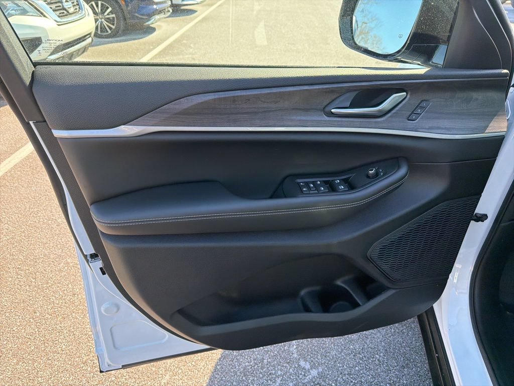 New 2025 Jeep Grand Cherokee Limited AWD/4WD image 5
