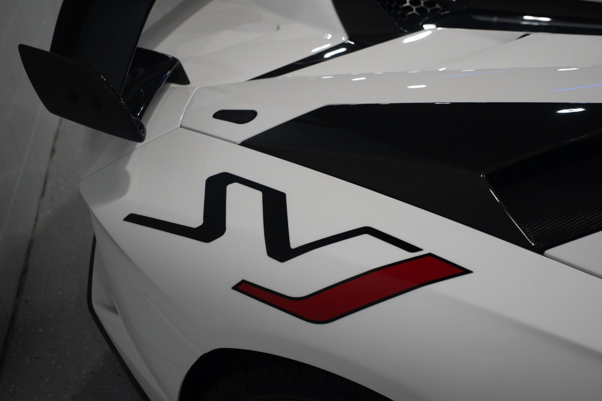 Used 2020 Lamborghini Aventador SVJ AWD/4WD image 12