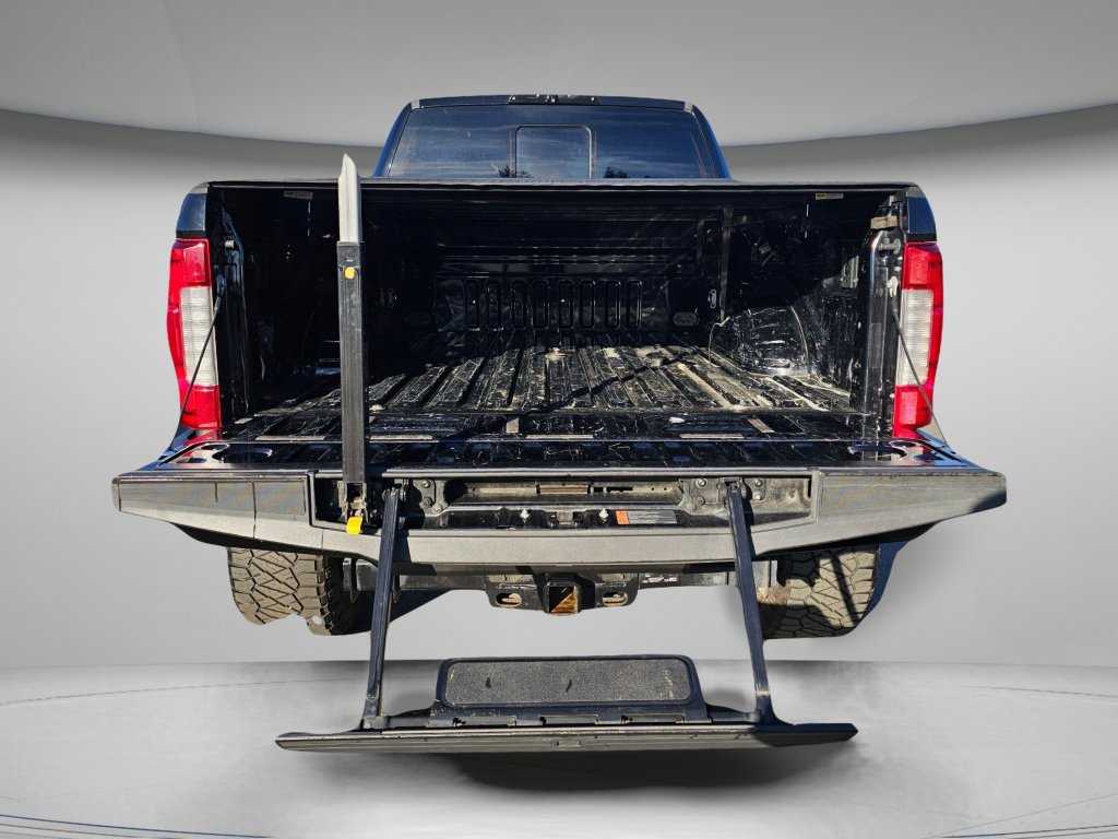 Used 2017 Ford F250 Platinum w/ Platinum Ultimate Package AWD/4WD image 19