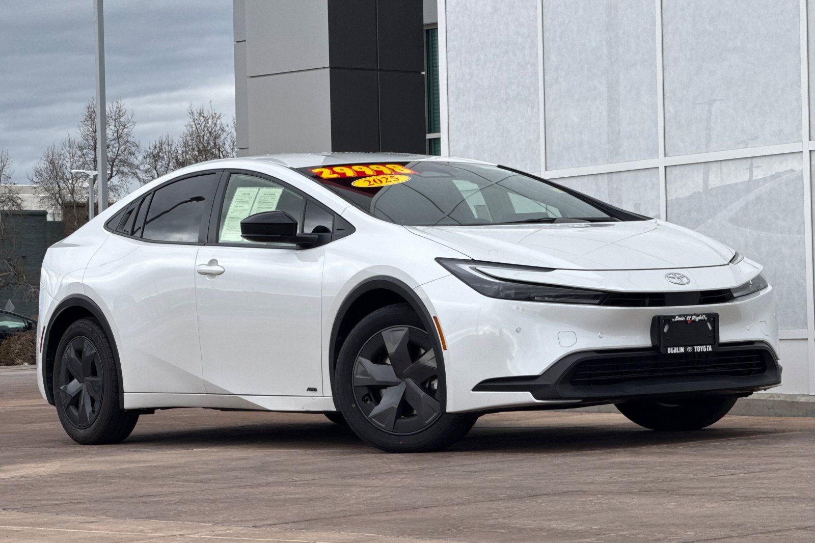 Used 2025 Toyota Prius LE image 2