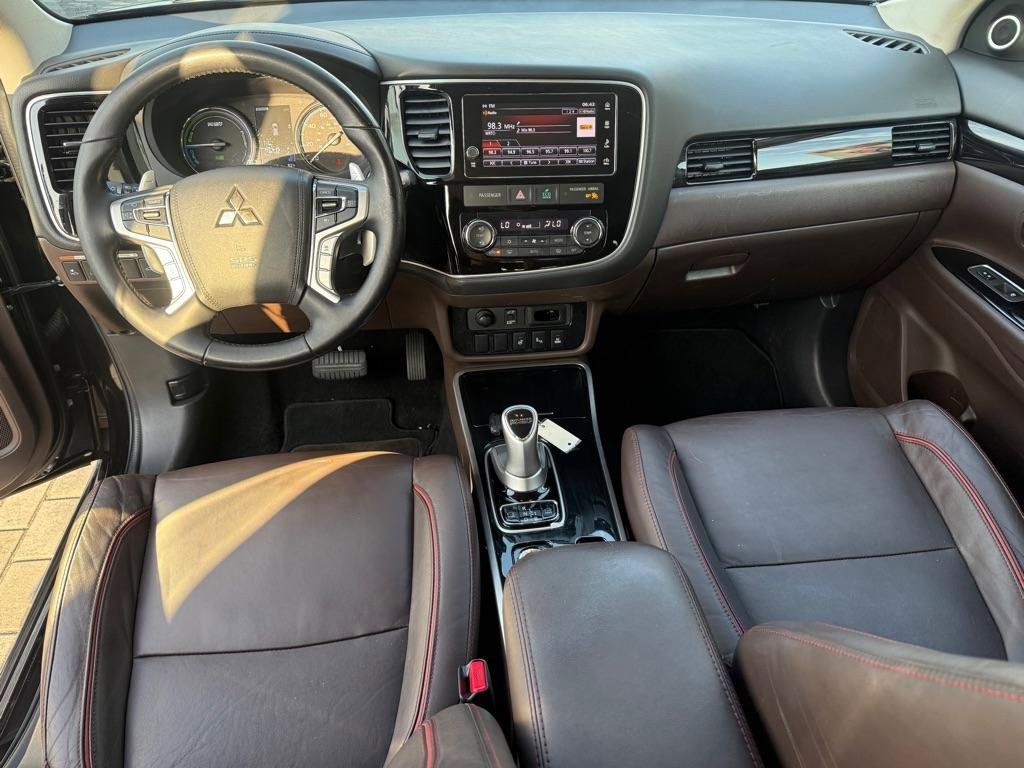 Used 2018 Mitsubishi Outlander SEL AWD/4WD image 26
