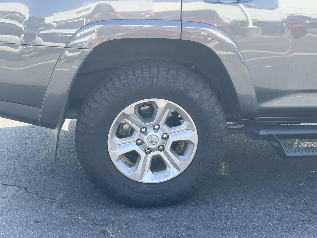 Used 2023 Toyota 4Runner SR5 Premium w/ Moonroof Package RWD image 9