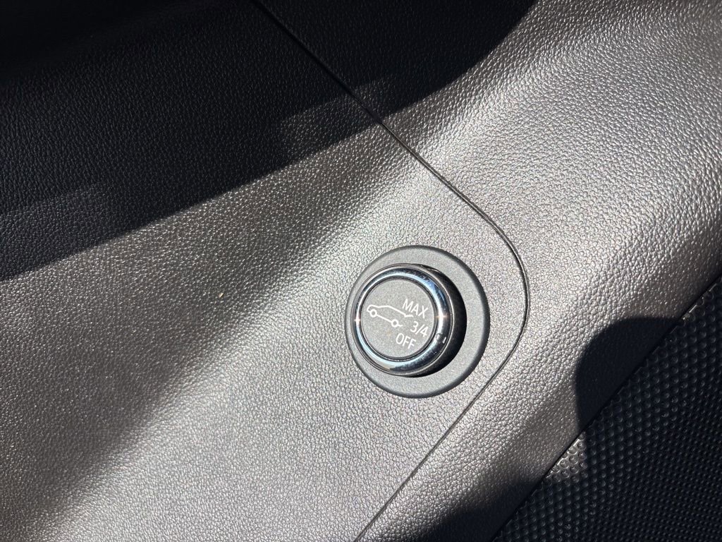 Used 2023 GMC Acadia SLT image 23