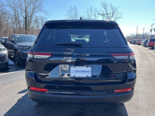 Used 2025 Jeep Grand Cherokee Altitude image 31