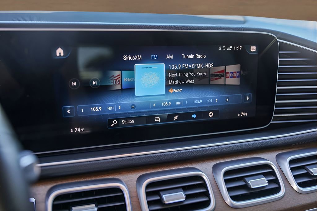 Used 2021 Mercedes-Benz GLS 450 4MATIC image 16