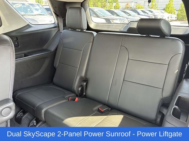 Used 2020 Chevrolet Traverse LT w/ LT Premium Package AWD/4WD image 16