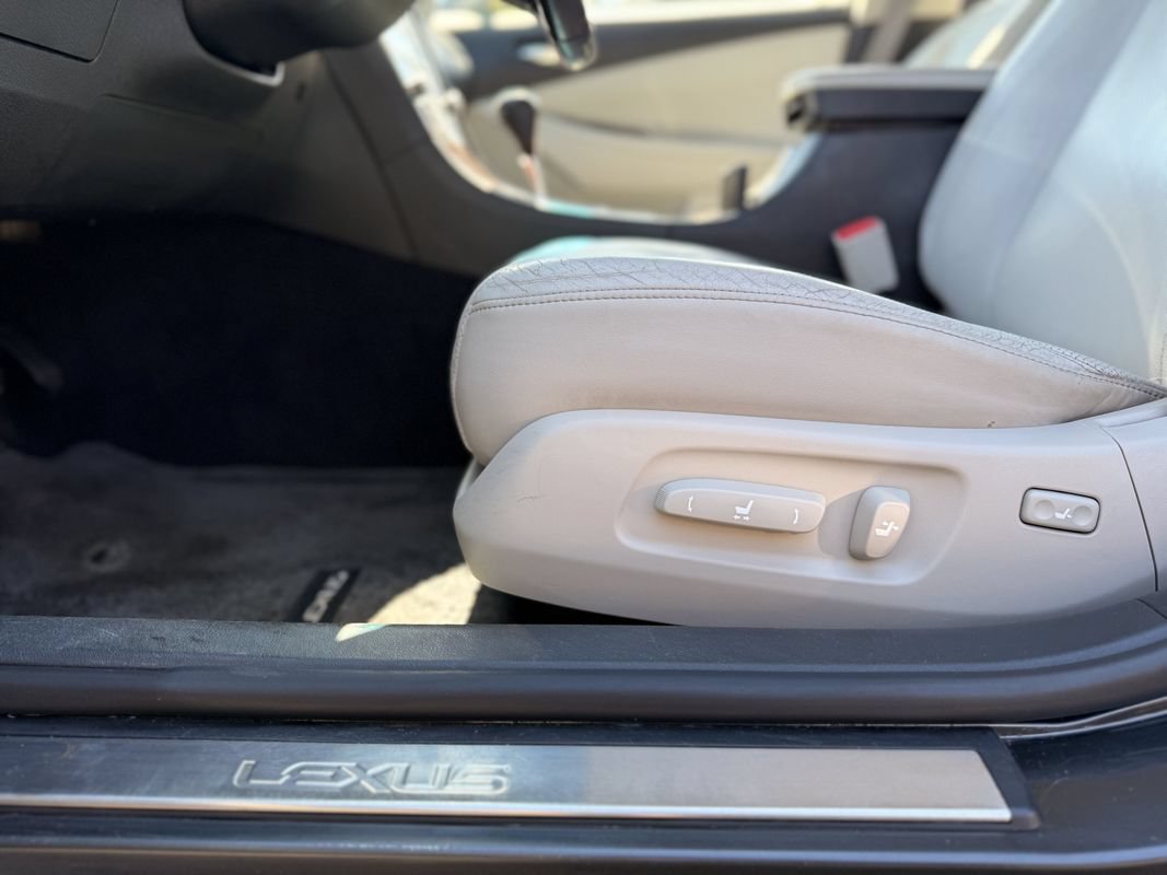 Used 2011 Lexus ES 350 w/ Preferred Accessory Package FWD image 29