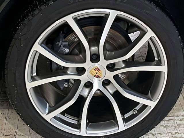 Used 2023 Porsche Cayenne w/ Premium Package image 13