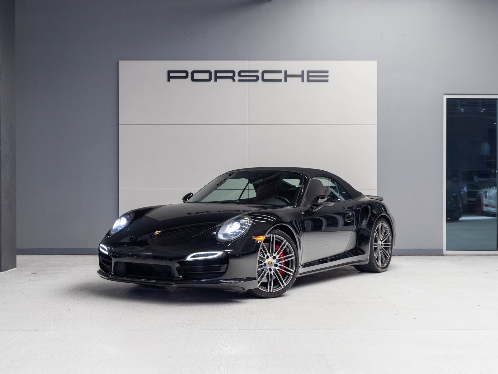 Used 2015 Porsche 911 Turbo image 1