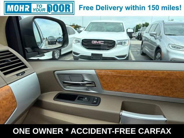 Used 2010 Chrysler Town & Country Limited w/ Entertainment Group #3 FWD image 26